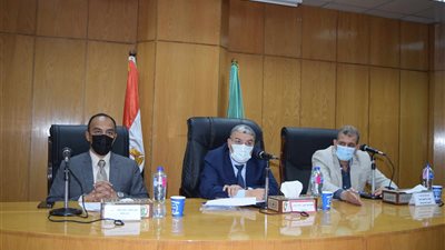 محافظ المنيا يشدد على رؤساء المدن بالمتابعة والصيانة الدورية للطرق ورفع كفاءة الإنارة