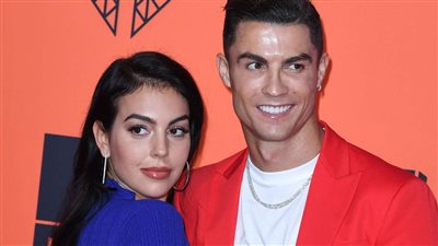 رونالدو يعلن حمل صديقته جورجينا بـ توأم | صورة