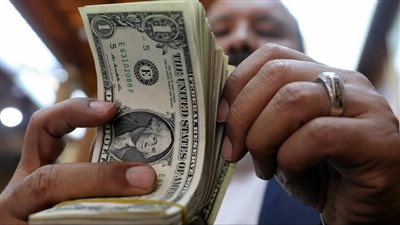 تخصص في تغيير العملات المقلدة.. محاكمة عامل لاتهامه بسرقة المواطنين والنصب عليهم