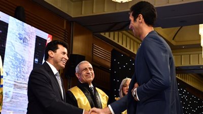 وزير الرياضة يشهد تكريم الأكاديمية العربية لطلابها الحاصلين على ميداليات بالأولمبياد| صور