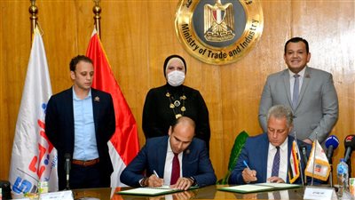 وزيرة الصناعة: تعاون مع القوى السياسية لتشجيع الشباب للاستثمار بالمشروعات الصغيرة