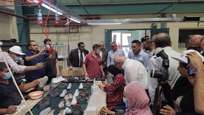 عادل الغضبان يتفقد مصنع إنتاج أحذية بشرق بورسعيد | صور