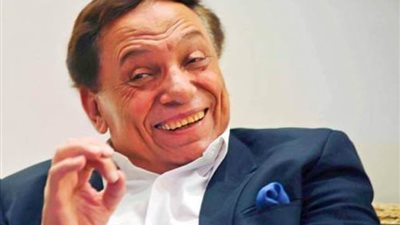 وسط عائلته وأصدقائه المقربين.. تفاصيل إجازة عادل إمام في الساحل الشمالي