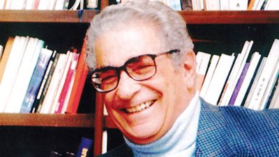 دائم الأرق ويخشى البرد.. معلومات مثيرة عن أنيس منصور في ذكرى ميلاده