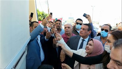 محافظ البحيرة يفتتح كوبري للمشاة بالطريق الزراعي بتكلفة 5 ملايين جنيه