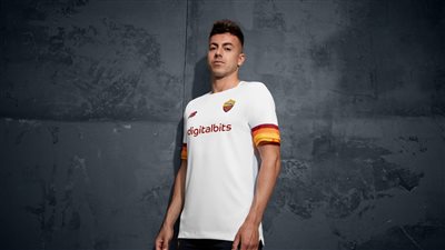 روما الإيطالي يعلن قميصه الاحتياطي الجديد| صور 