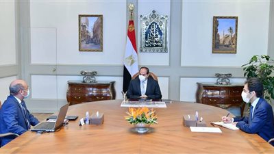 السيسي يوجه بمضاعفة أعداد سيارات التوثيق المتنقل في المحافظات