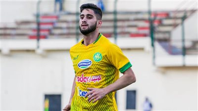 أولى الصفقات.. رسميًا فاركو يعلن التعاقد مع المهاجم الجزائري رزقي حمرون