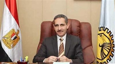 الناجح يرفع إيده.. محافظ الغربية يُكرم أوائل الثانوية الأزهرية 2021