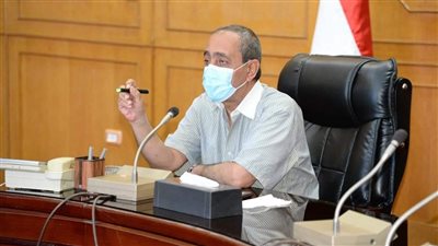 محافظ الإسماعيلية يطلق مبادرة لتطعيم أعضاء النقابات المهنية وأسرهم بلقاح كورونا 