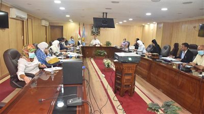 محافظ أسيوط يلتقي أعضاء مجلسي الشيوخ والنواب لمناقشة موقف المخططات العمرانية والأحوزة العمرانية المعتمدة 