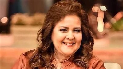 تألقت بأدوار ست الكل.. دلال عبد العزيز أشهر الفنانات في أداء دور الأم بالسينما