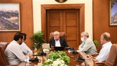 محافظ بورسعيد يتابع سير العمل بمصنع تدوير القمامة