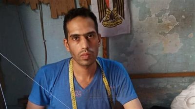 ترزي على طريق الدكتوراه.. شاب حاصل على ماجستير بـ كفر الشيخ يناشد المسؤولين توفير وظيفة | صور وفيديو