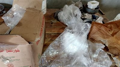 غلق مصنع ألبان وضبط 10 أطنان ملح وجبن غير صالحة للاستهلاك الآدمي بالشرقية | صور