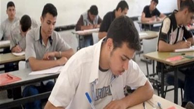 طلاب الدبلومات الفنية يؤدون امتحان اللغة الإنجليزية اليوم