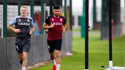 تريزيجيه يبدأ الجري استعدادًا لعودته لتدريبات أستون فيلا| صور 