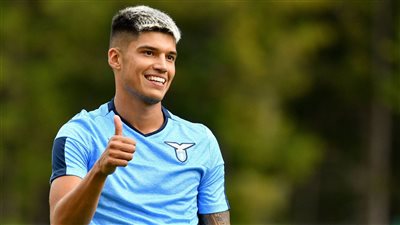 إيفرتون مهتم بالتعاقد مع مهاجم لاتسيو الإيطالي 