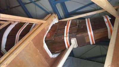 بعد نقلها.. ربط مركب خوفو بالمتحف المصري الكبير بحبال من الكتان 