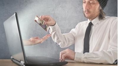 نداءات الاستغاثة بدافع الفقر أو المرض.. شكل جديد للتسول في ظل التطور التكنولوجي