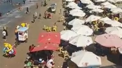 إقبال كبير من المصطافين على شواطئ بورسعيد خلال العطلة الأسبوعية