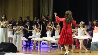 خلق جيل من المبدعين.. هل يعيد طلاب المدارس المسرح لرونقه مرة أخرى؟