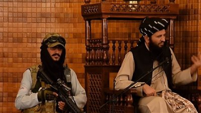صلاة تحت تهديد السلاح.. ورسالة طالبان إلى أئمة كابول