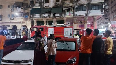 الدفع بـ 4 سيارات إطفاء للسيطرة على حريق هائل في وحدة سكنية ببورسعيد | فيديو