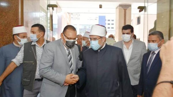 وزير الأوقاف ومحافظ