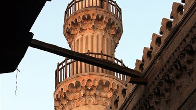 معالم مصر 10.. مسجد الكردي طراز مملوكي بشارع الخيامية