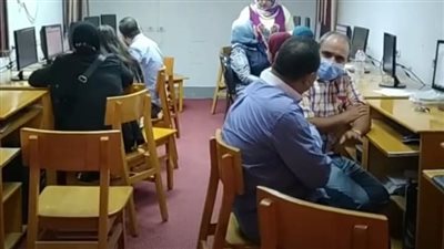 توافد طلاب الثانوية العامة 2021 لتسجيل رغبات المرحلة الأولى بـ أسيوط