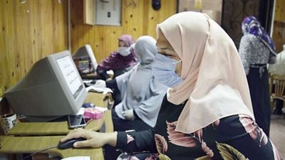 إقبال كثيف من طلاب الثانوية على مدارس التمريض بإدفو