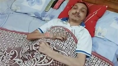 شاب مصاب بالحبل الشوكي ببورسعيد يناشد الرئيس بتحمل نفقة علاجه| فيديو ومستندات