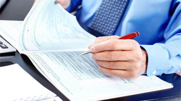 موظف - تعبيرية 