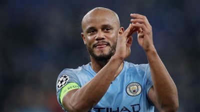 كومباني يعلق على وضع تمثاله خارج ملعب الاتحاد.. ويتحدث عن علاقته بـ جوارديولا 