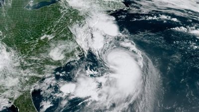 مأساة فاقت الوصف.. أعاصير أمريكا تودي بحياة أكثر من 70 شخصًا وتحاصر آخرين 