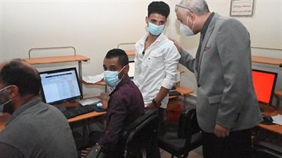 رئيس جامعة الفيوم يؤكد على تيسير أعمال تسجيل رغبات الطلاب وإرشادهم |صور