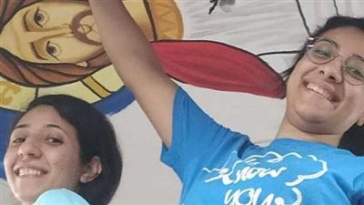 سارة وكريستين.. شقيقتان من سوهاج جمعتهما سقالة واحدة | صور