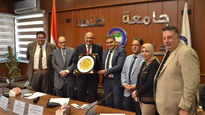 مجلس طب طنطا يكرم نائب رئيس الجامعة لبلوغه السن القانونية