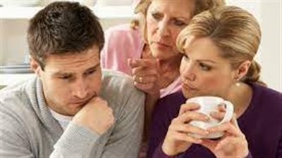 هل للزوج أن يطيع أبويه في الأمور المتعلقة بشئون أسرته... الإفتاء تجيب