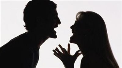 هل يجوز للزوج تعنيف زوجته لرفضها ارتداء الحجاب.. الإفتاء توضح