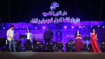 طرقان يشعل مهرجان المحكي بذكريات سيمبا وباتمان وجولة غنائية مع هلا رشدي في القلعة 