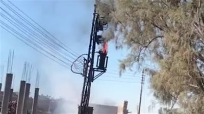 السيطرة على حريق بمحول كهربائي بأسوان |فيديو