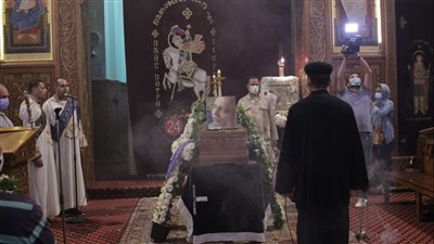 بدء صلاة الجنازة على ماهر لبيب في كنيسة مارجرجس