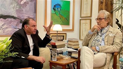 محمد فودة ينشر صورًا مع فاروق حسنى.. ويؤكد: تعلمت على يديه فنون الحياة