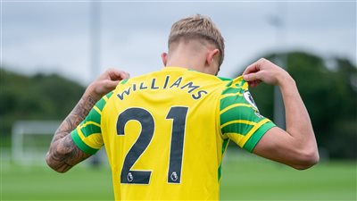 مانشستر يونايتد يُعلن رحيل لاعبه إلى نوريتش سيتي