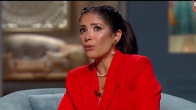 منى زكي عن لعبة نيوتن: جالي صدمة من اسم المسلسل وأحمد غصبني اتفرج على نفسي 