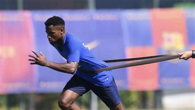 أنسو فاتي يعود من الإصابة ويشارك في تدريبات برشلونة