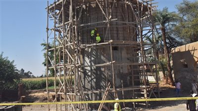 محافظ أسيوط يتفقد أعمال تنفيذ مشروع الصرف الصحي بقرية تاسا 