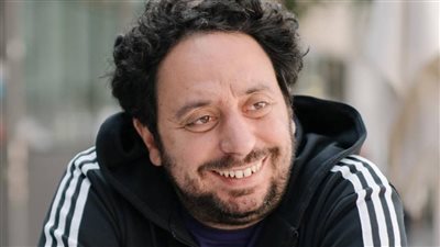 المخرج المصري أدولف العسال يستعد لإطلاق مسلسله البلجيكي «Baraki»